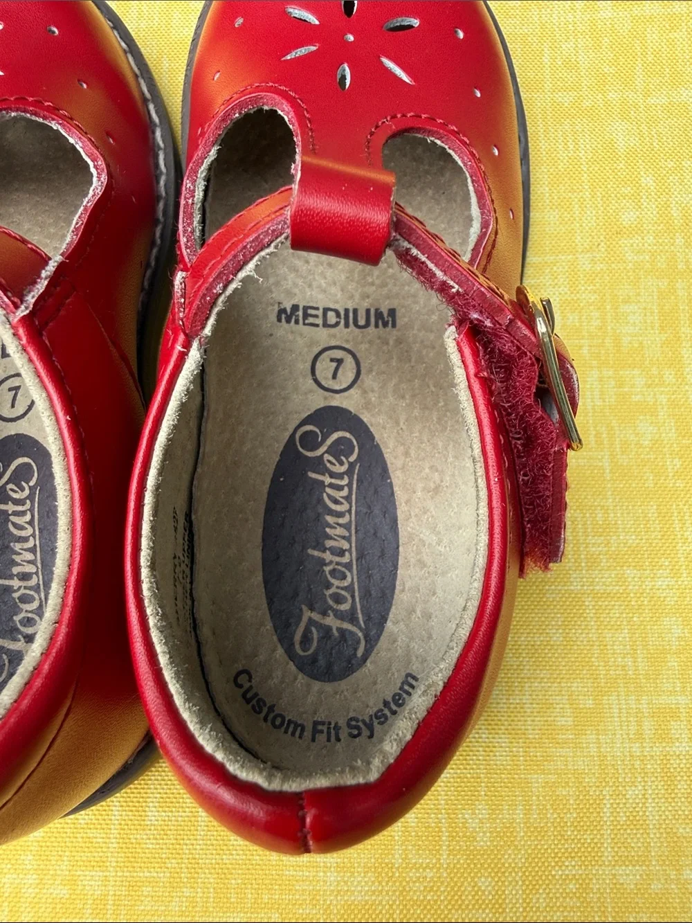 FootMates Red Girls T-Strap Mary Jane Shoes size 7 medium